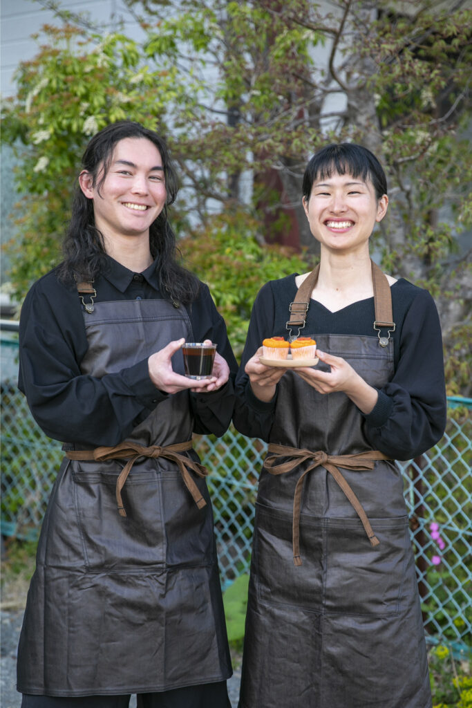 草津に描くブックカフェの夢。大人も心躍る絵本とお菓子が待つ「赤い扉」