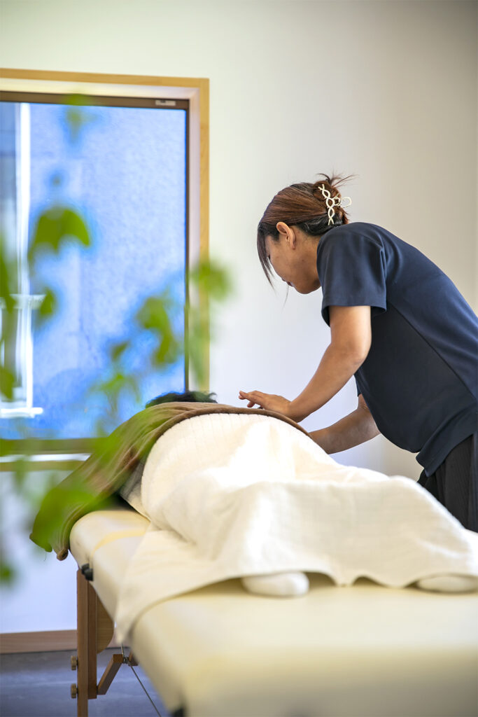 草津に魅せられた施術家が手渡す「命の循環」。温泉と無農薬野菜で広がる温かな交流